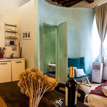 Studio In Tornabuoni Within A Renaissance Building Apartman Firenze Kültér fotó