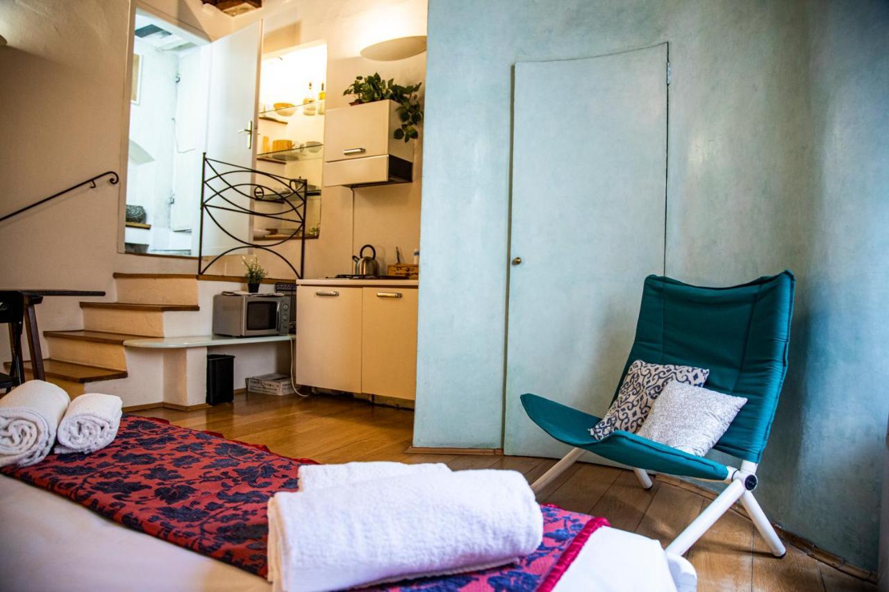 Studio In Tornabuoni Within A Renaissance Building Apartman Firenze Kültér fotó