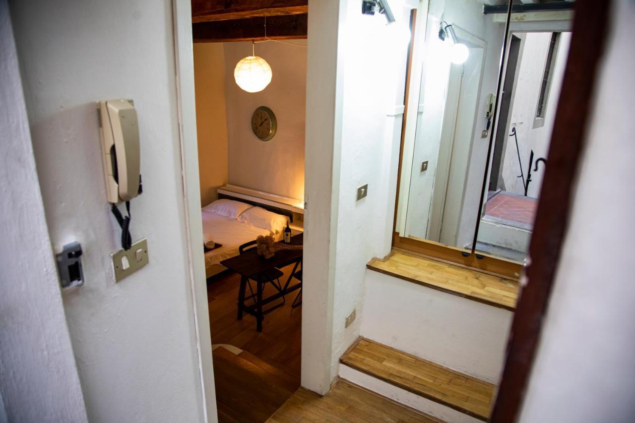 Studio In Tornabuoni Within A Renaissance Building Apartman Firenze Kültér fotó